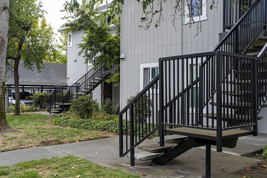 Americana Apartments Image 4