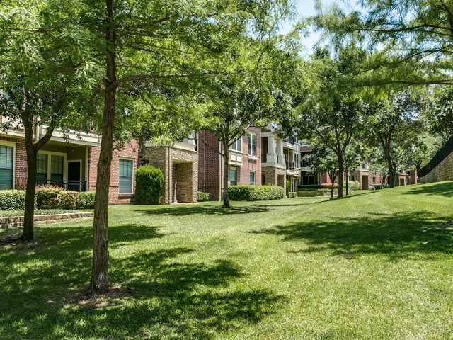 Village Dakota Image 20