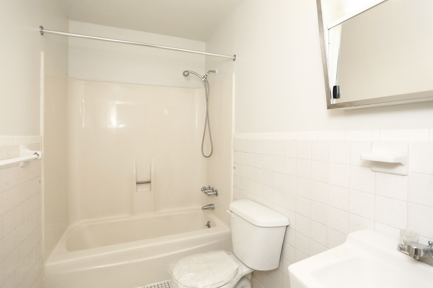 Woodbury Apartments Image 12