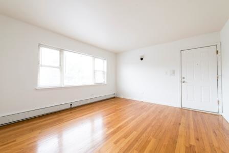 7101 S Artesian Chicago Lawn Apartments Image 3