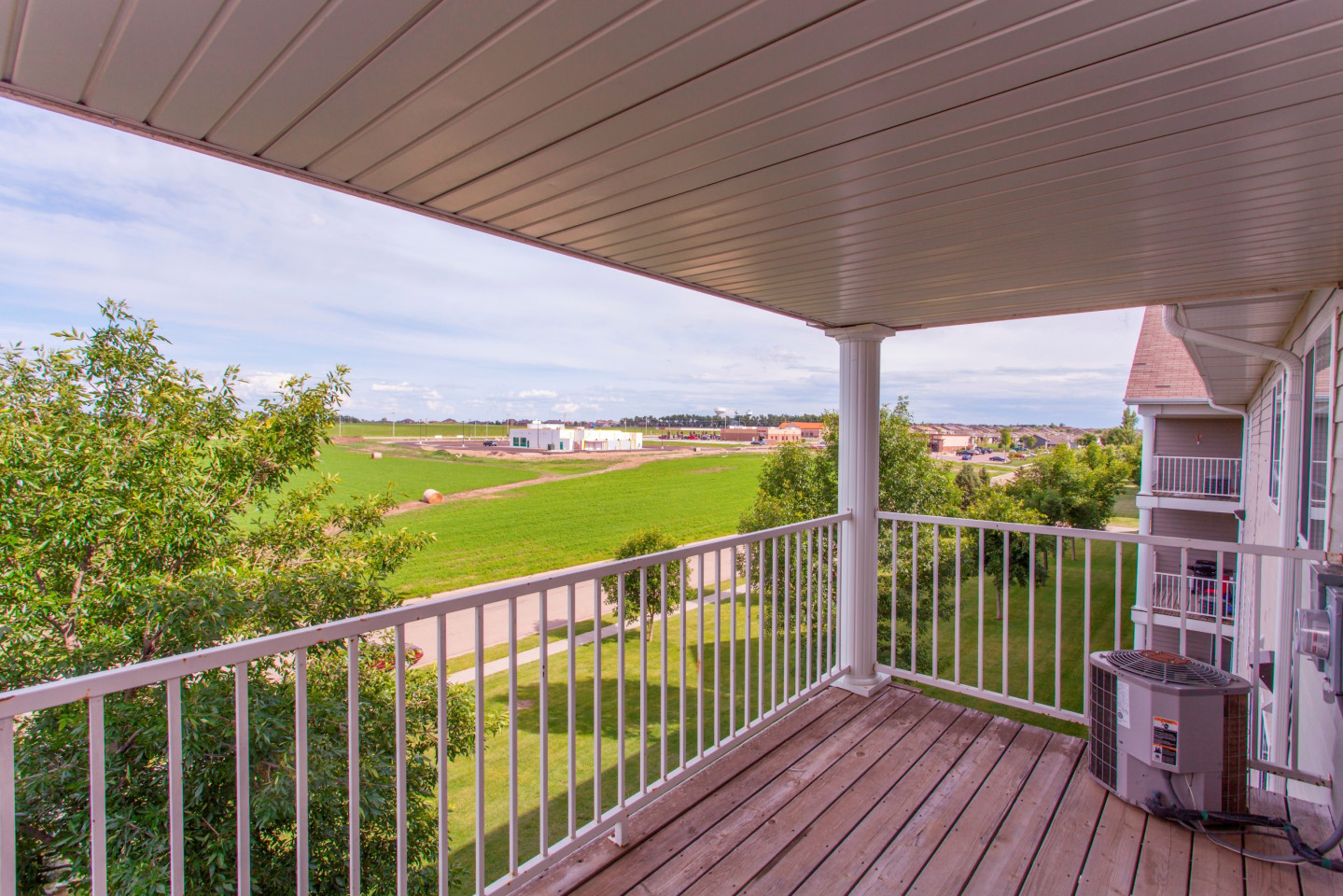 Platinum Valley Apartments Image 38