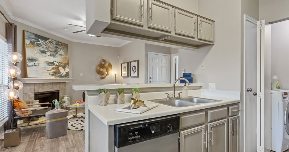 Huntington Meadows Apartment Homes Image 9