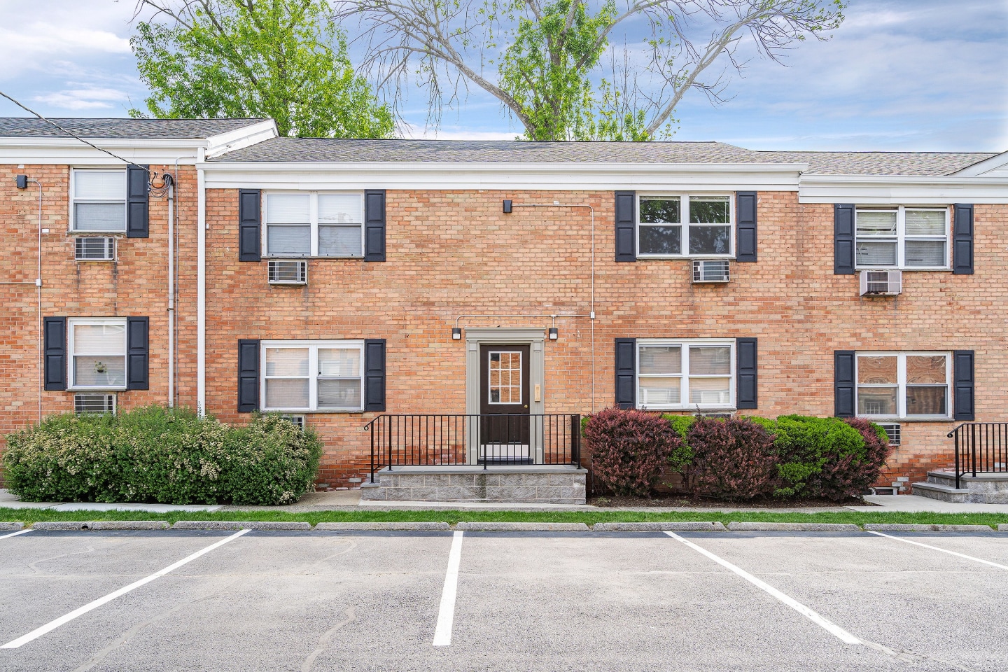 114-120 Montgomery Street Apartments Image 6