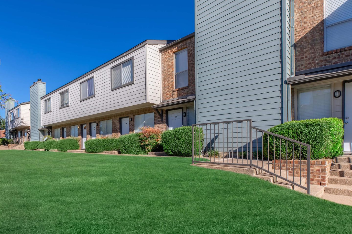 Parkwood Plaza Townhomes Image 3