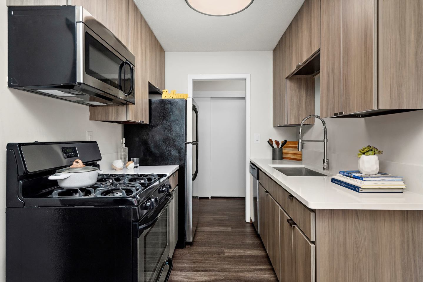 Concierge MN Apartments Image 16