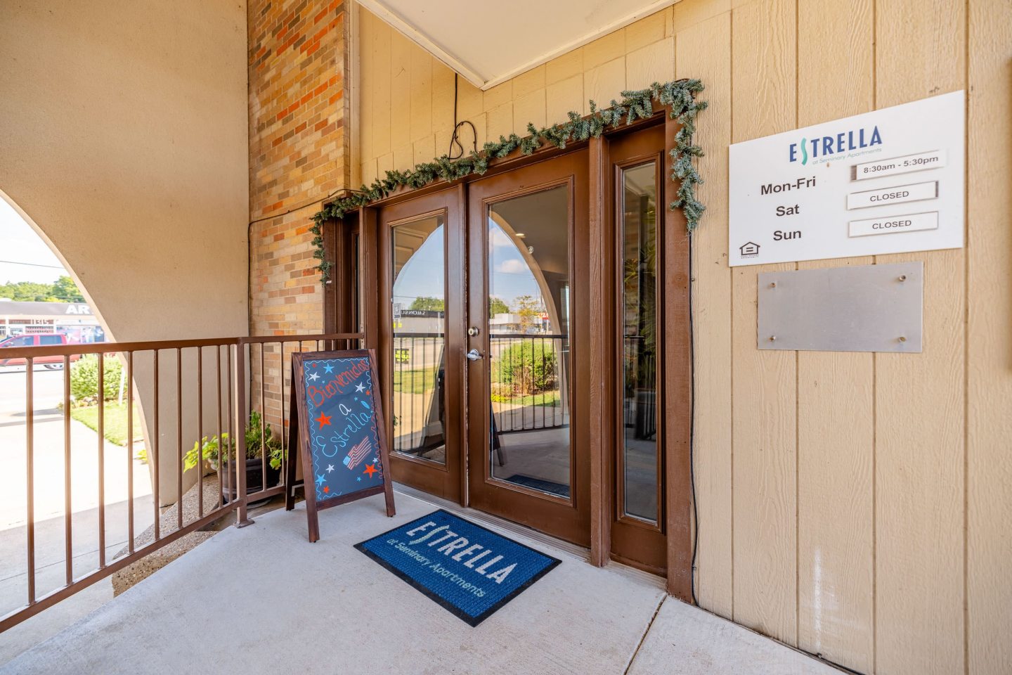 Estrella at Seminary Apartments Image 12
