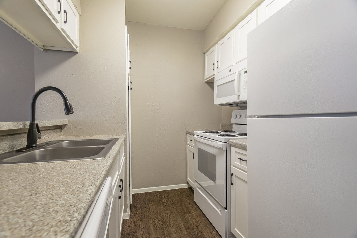 Amber Dawn Apartments Image 11