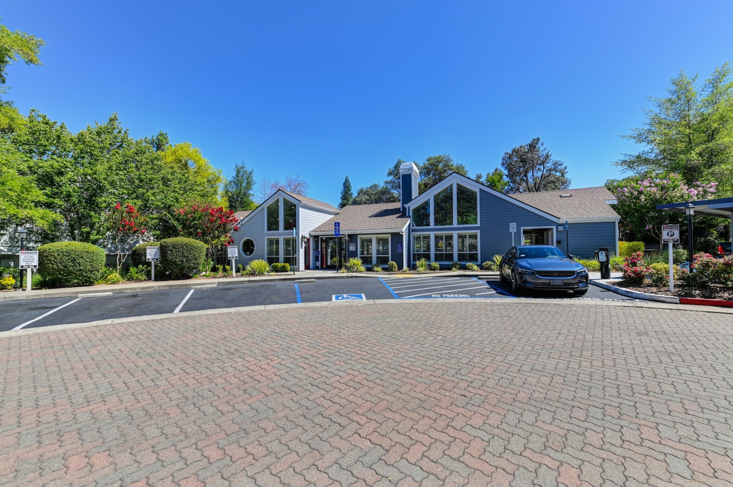 Lake Pointe Apartments Image 3