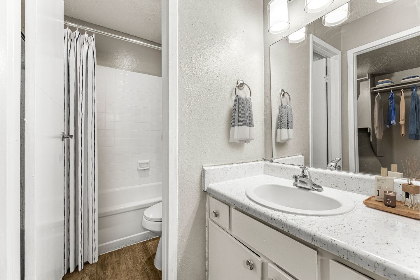 5636 Apartment Homes Image 44