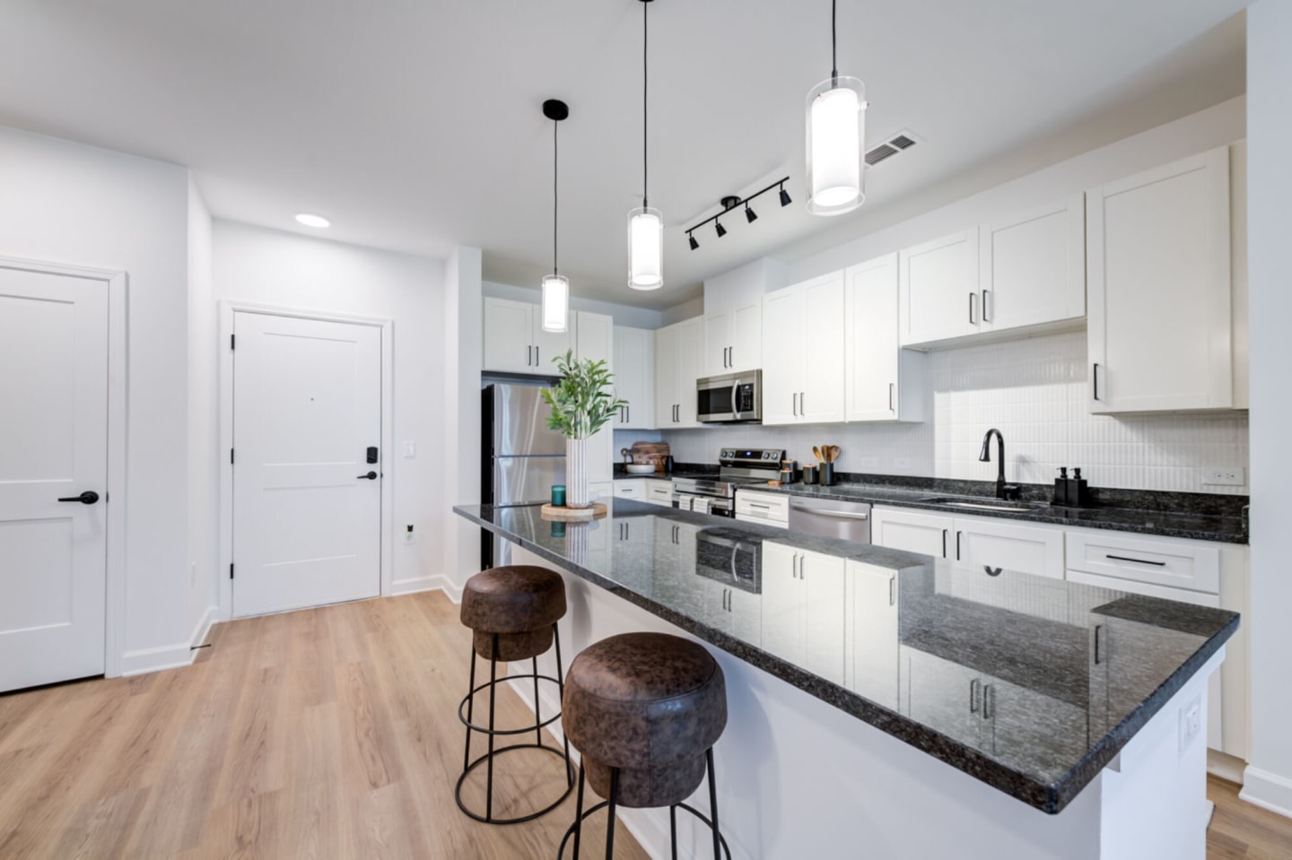 Taryn at 401 Image 10