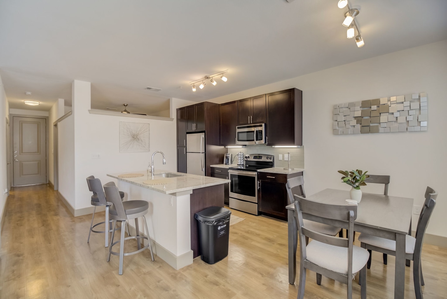 Loft + Row Image 24