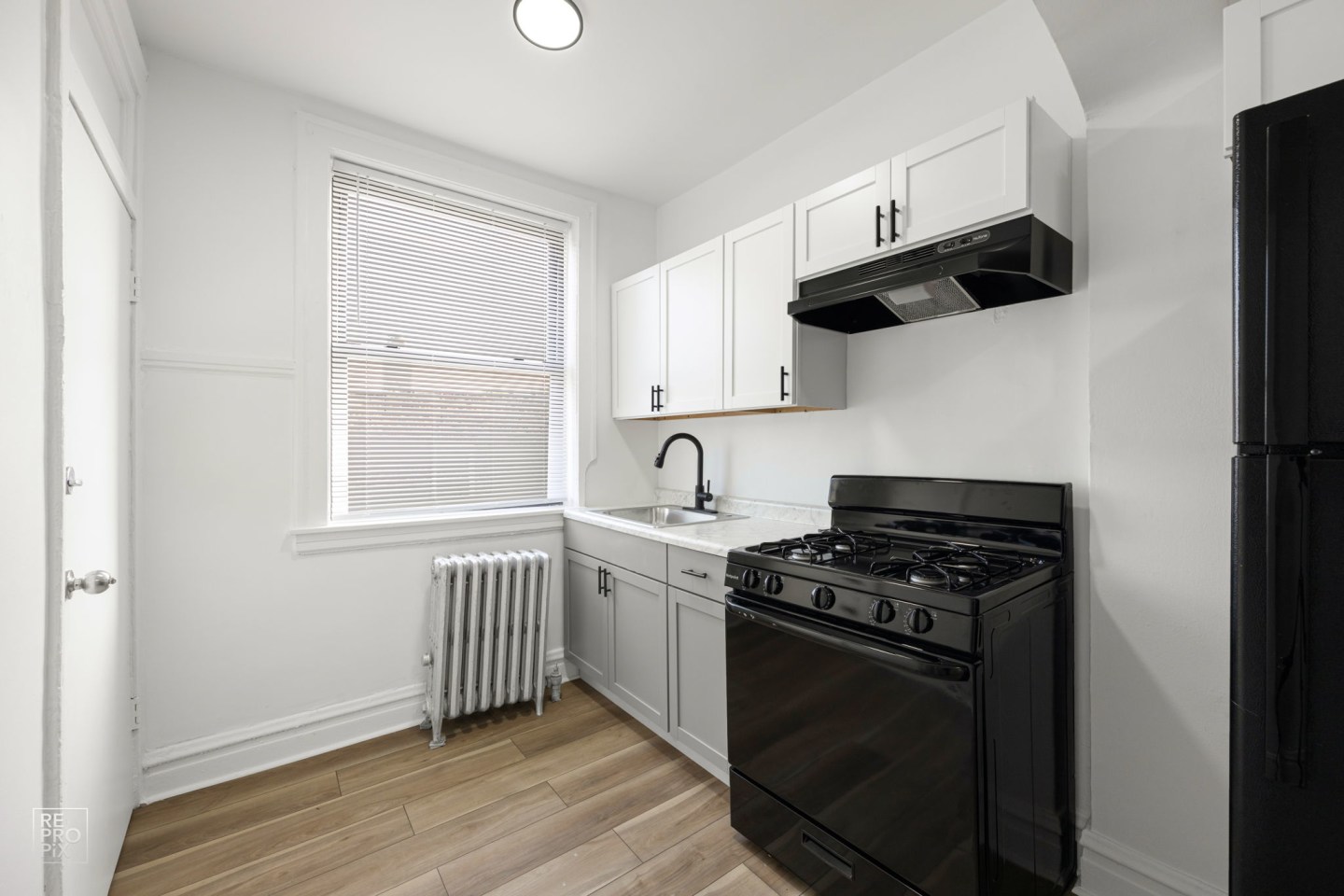 1704 W 77th St Image 8