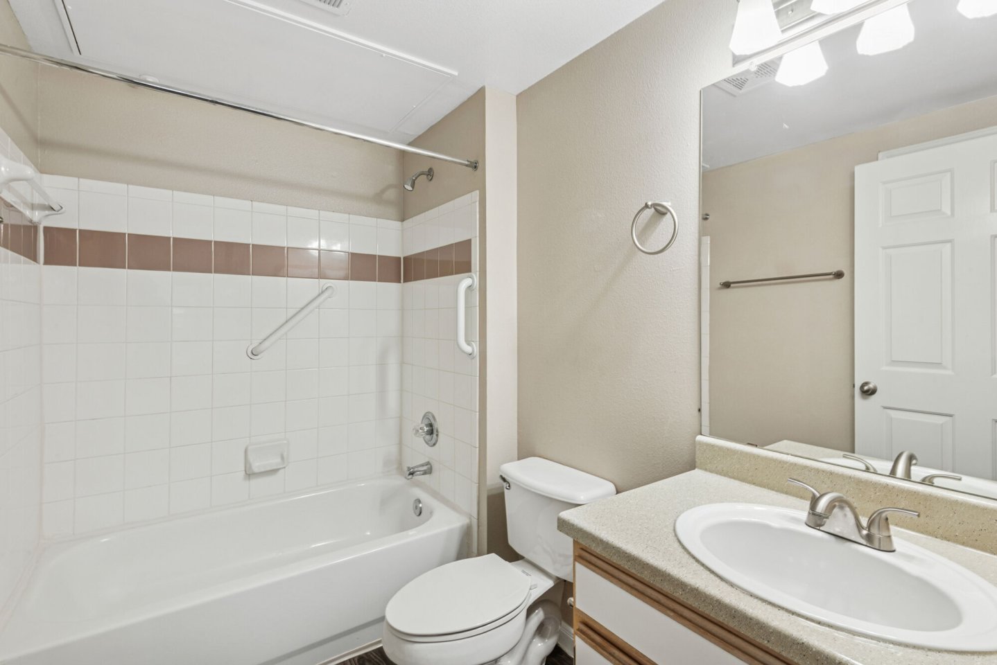 Lakeshore Villas Image 13