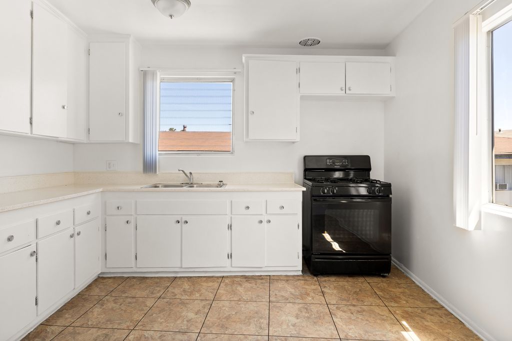 Roxanne Apartments Image 18