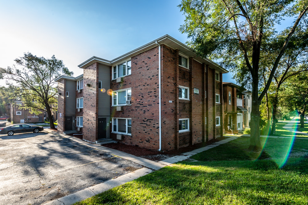 14031 S School Apartments Image 3