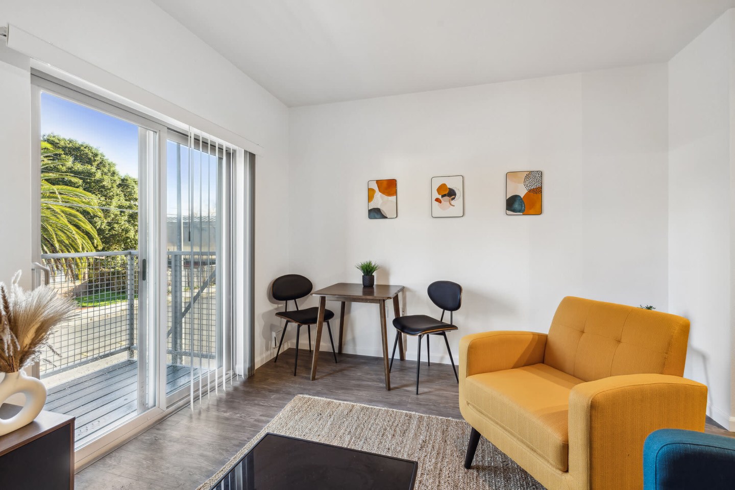 Pullman Modern Urban Apartments Image 8