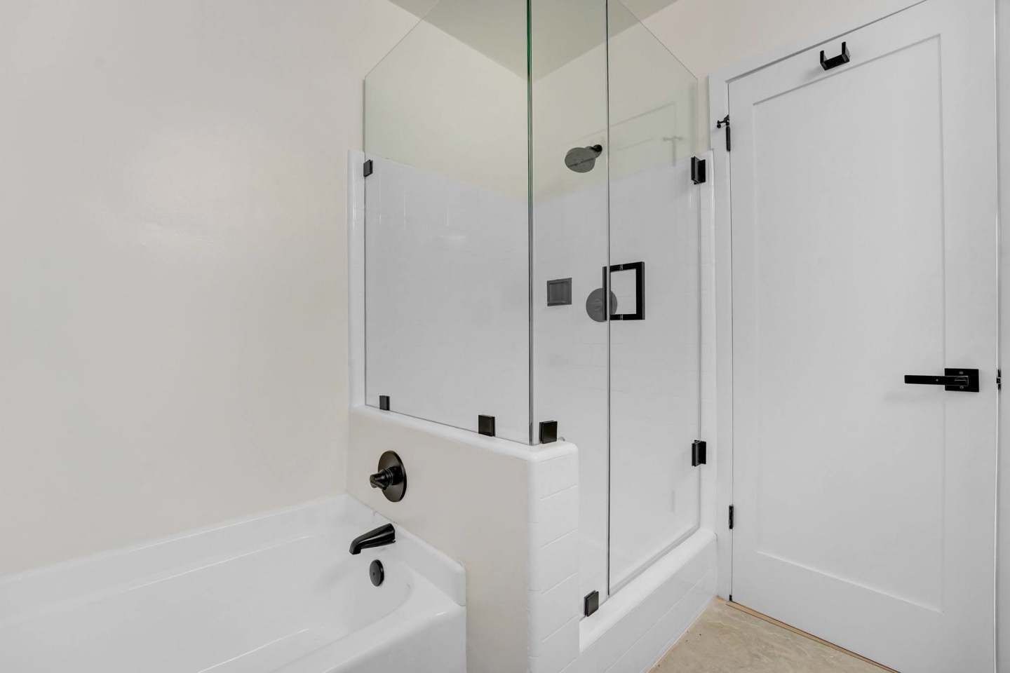 1545 N Laurel Image 28