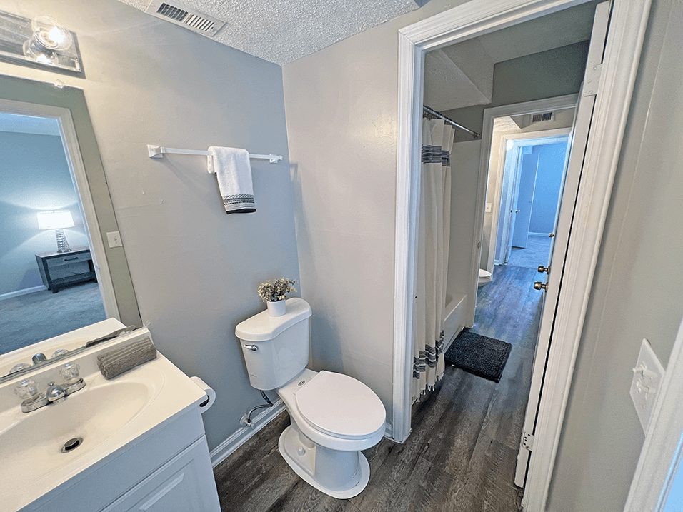 Pine Grove Apartments Image 9