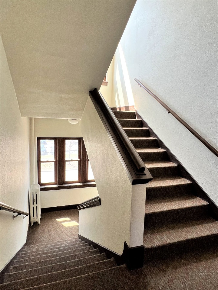 Town & Country Apartments Image 2