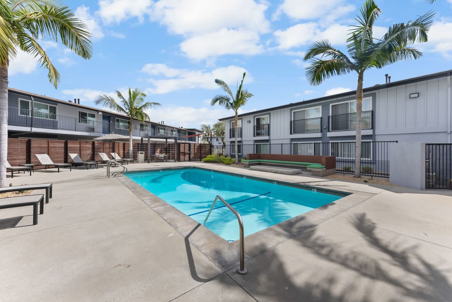The Circle Apartments at Long Beach Image 15