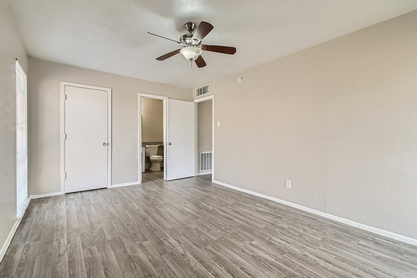 The Courtland Image 20