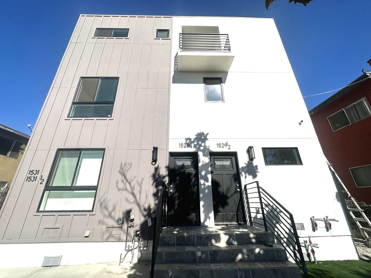 1529-1531 W 35th Pl - Co-Living Image 8