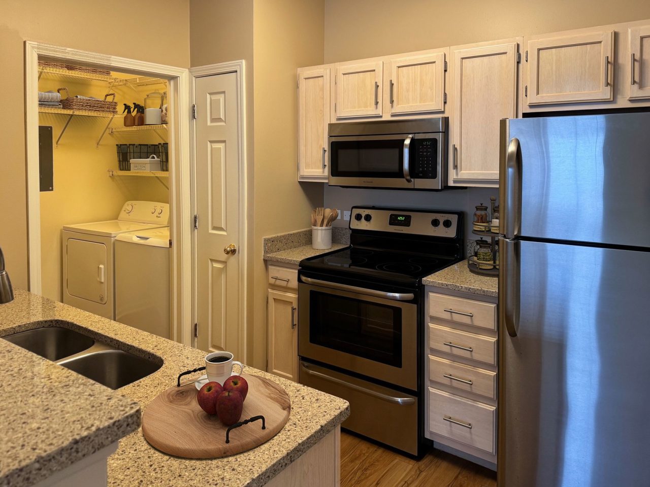 Ovaltine Court Image 30