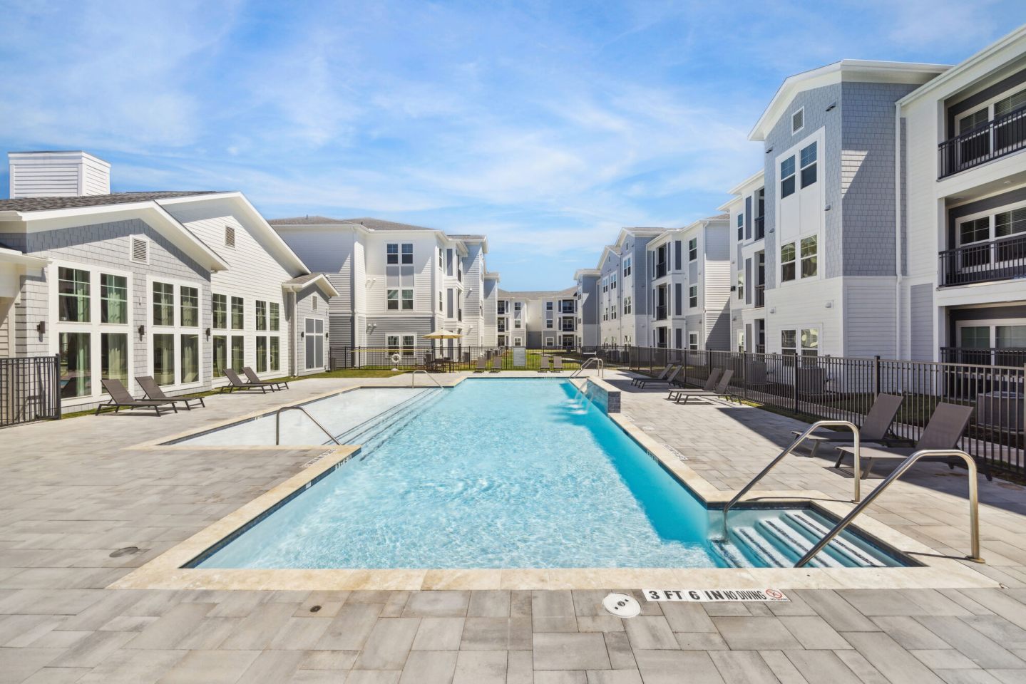 Willow Plaza Image 1