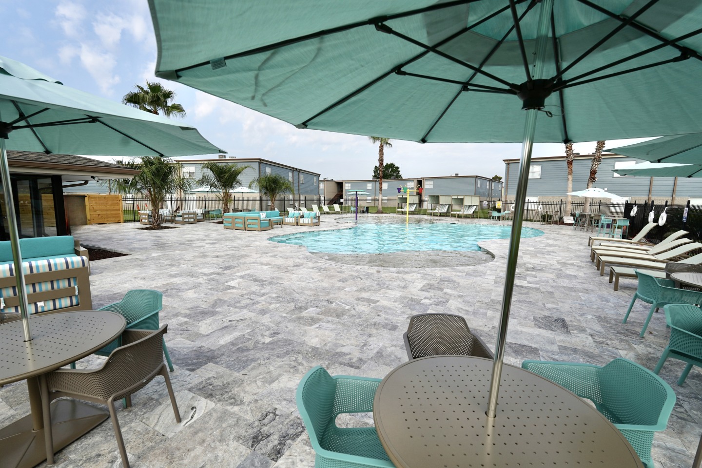 Emerald Pointe Image 3