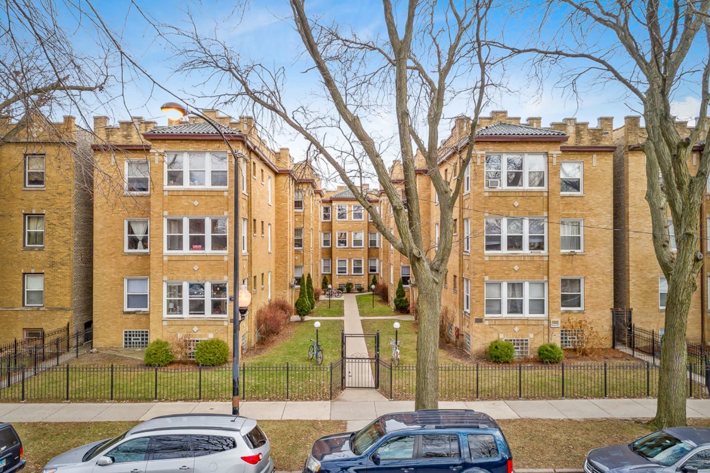 5055-61 N Damen Image 1