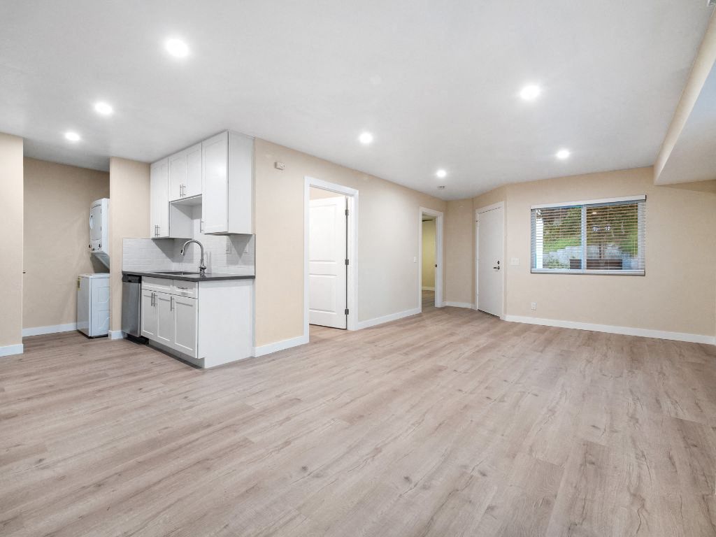 Sunset Cliffs Apartments Image 4