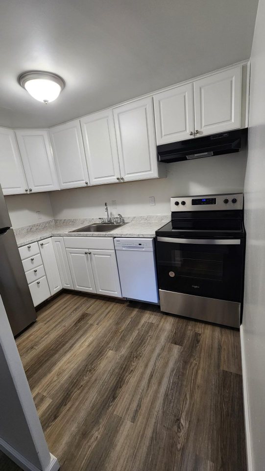 Country Club Apartments Image 5