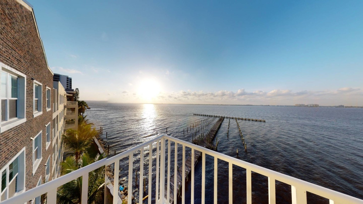 Triton Cay Fort Myers Image 3