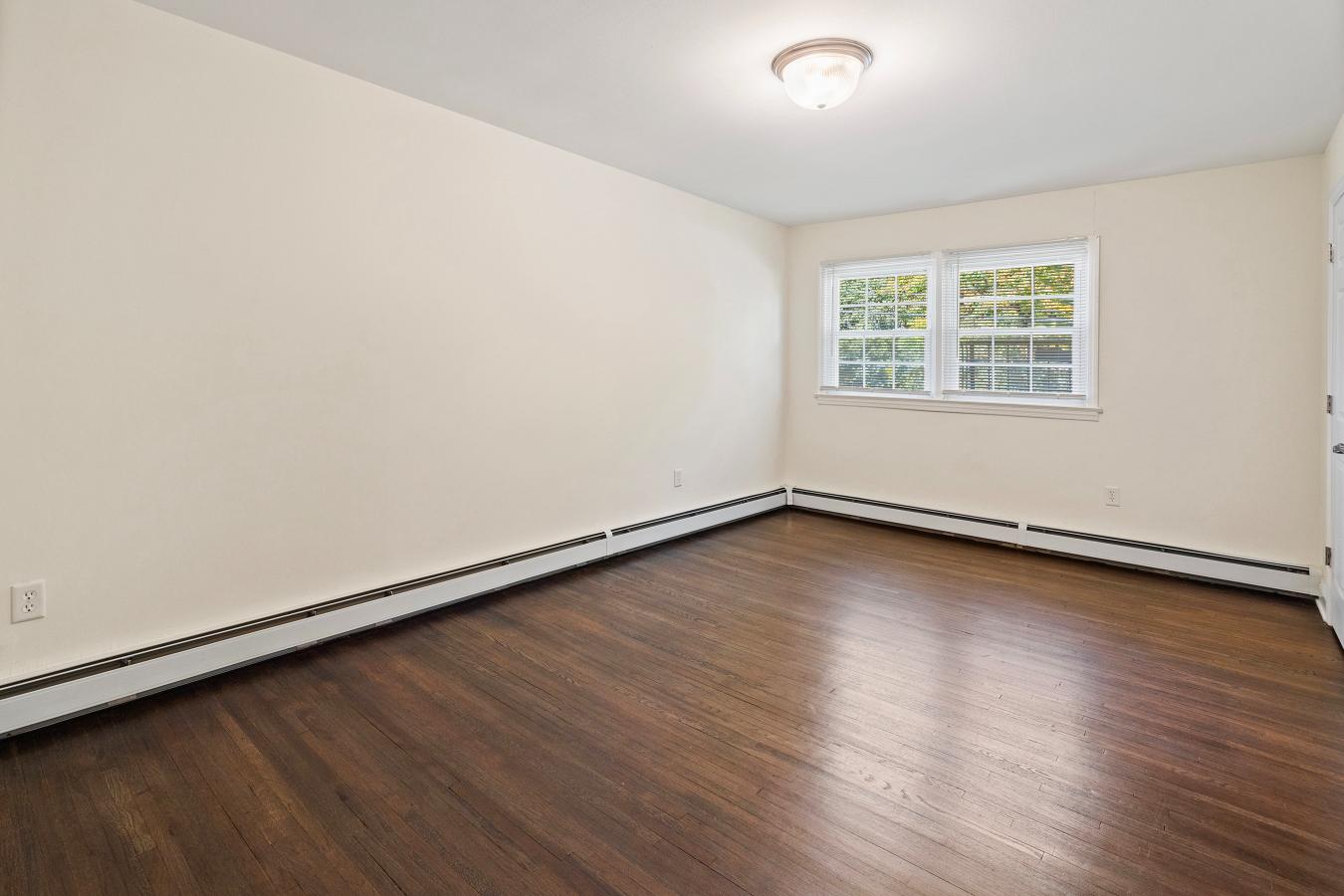 Newtonian Gardens Apartments Image 12