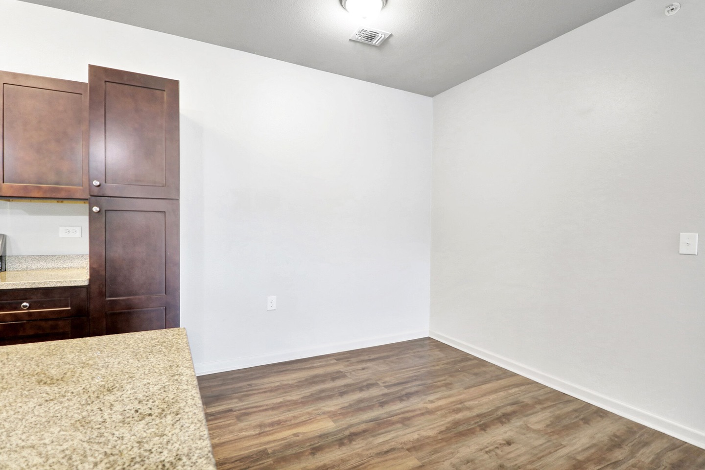 Landmark Apartments I & II Image 21