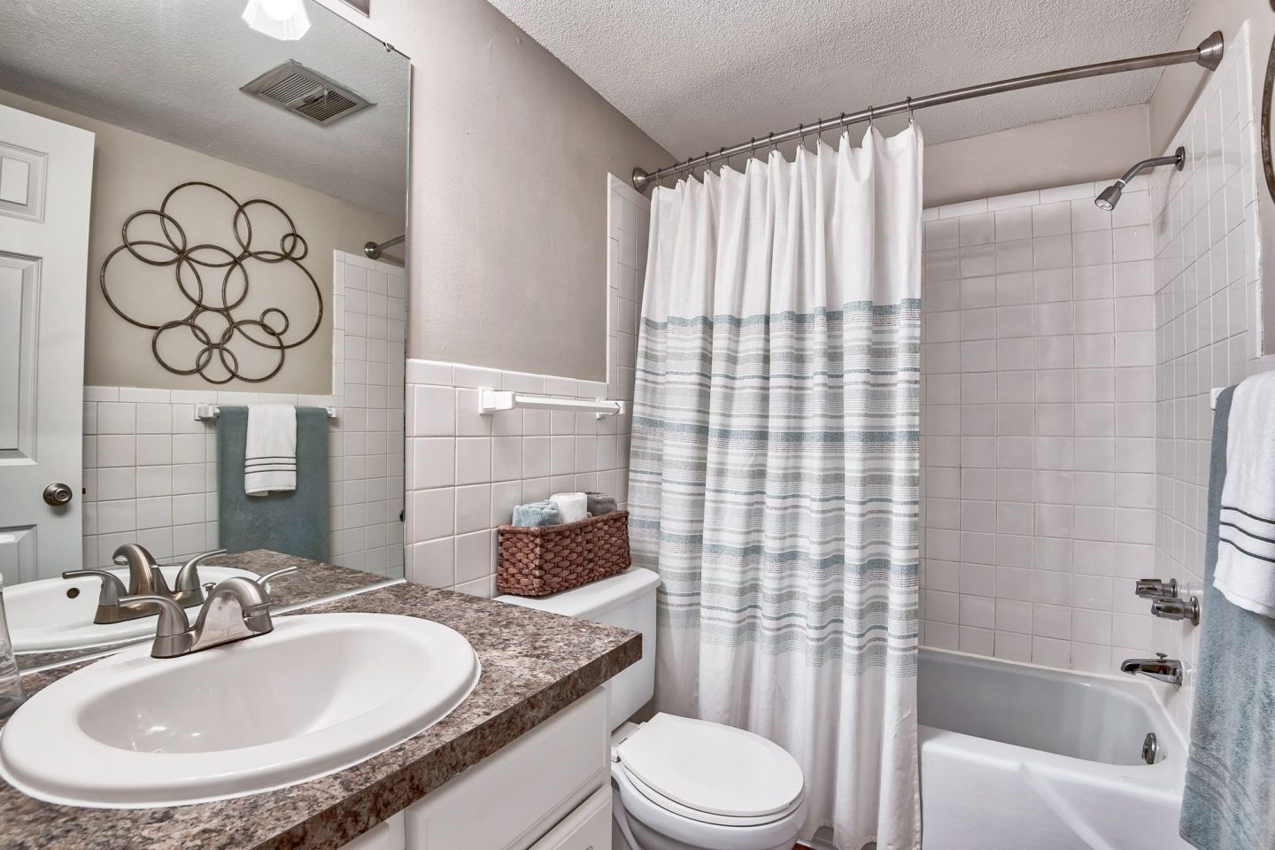Chalet Apartments Image 7