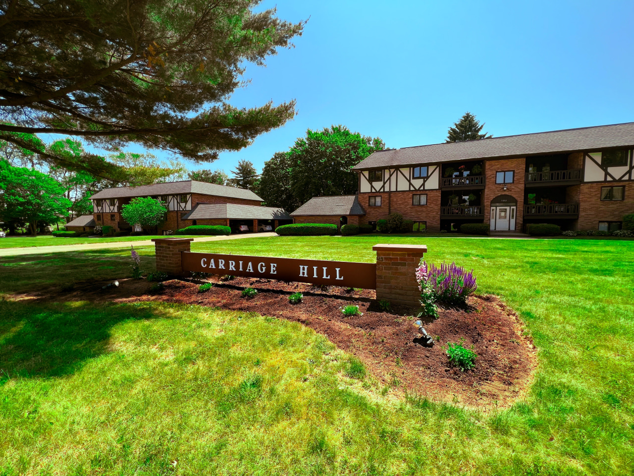 Carriage Hill Apartments Image 1