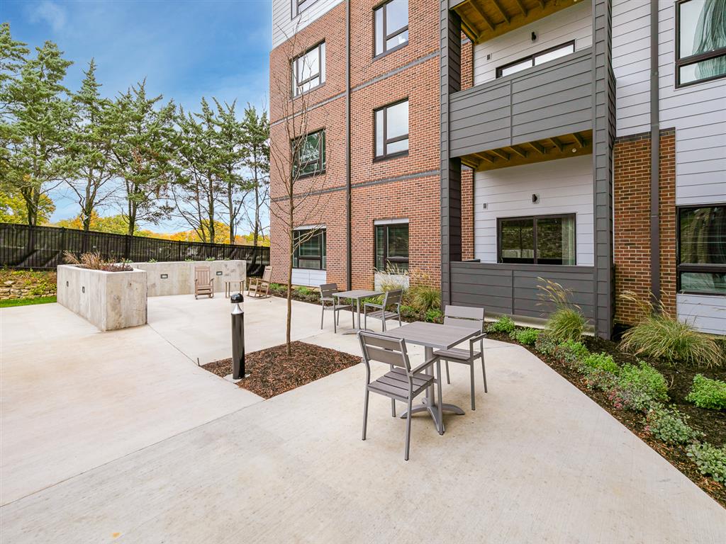 Blvd 64 Apartments Image 41