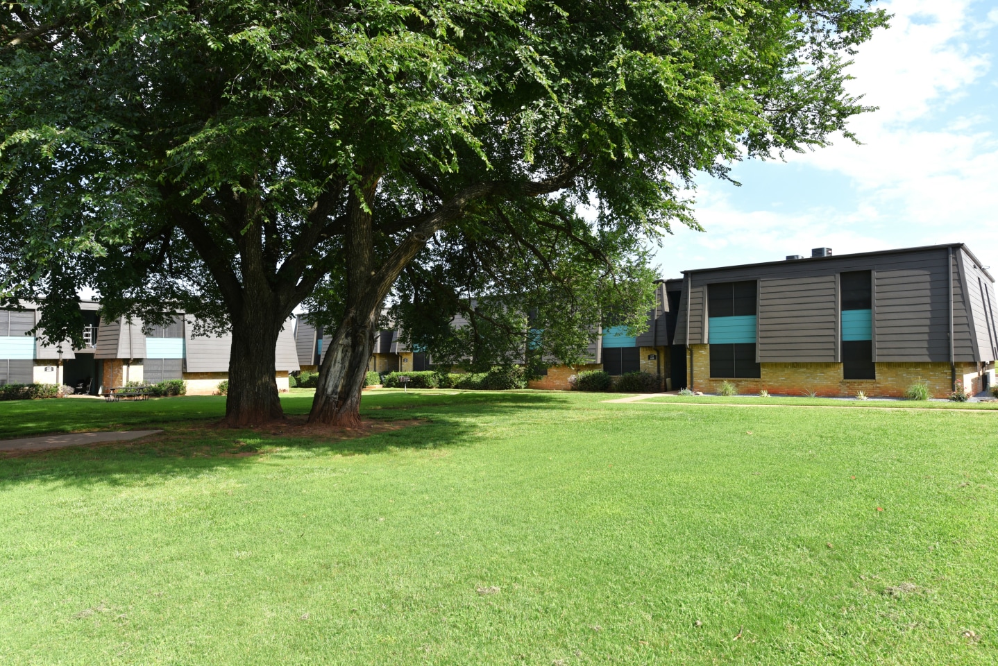 Raintree Meadows Apartment Homes Image 4