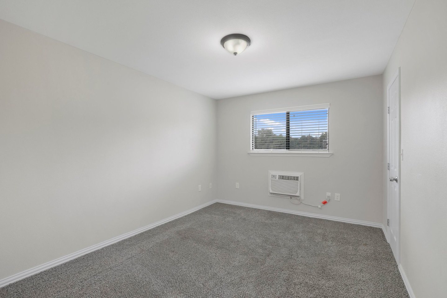 Oak Street Flats Image 21