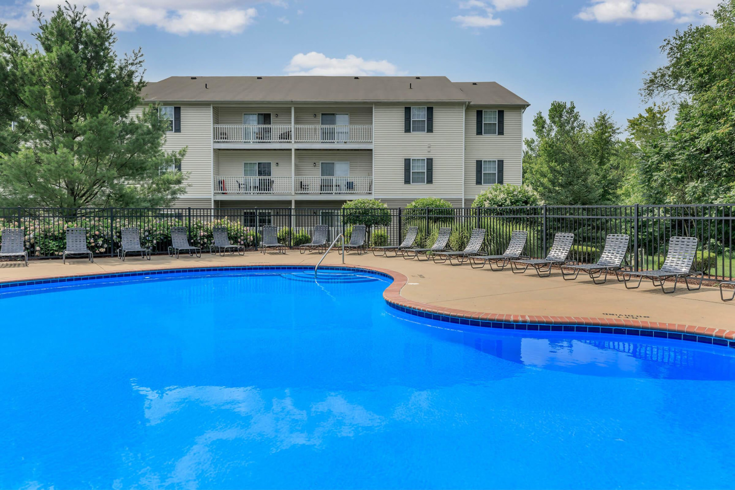 Pebblebrook Apartments Image 2