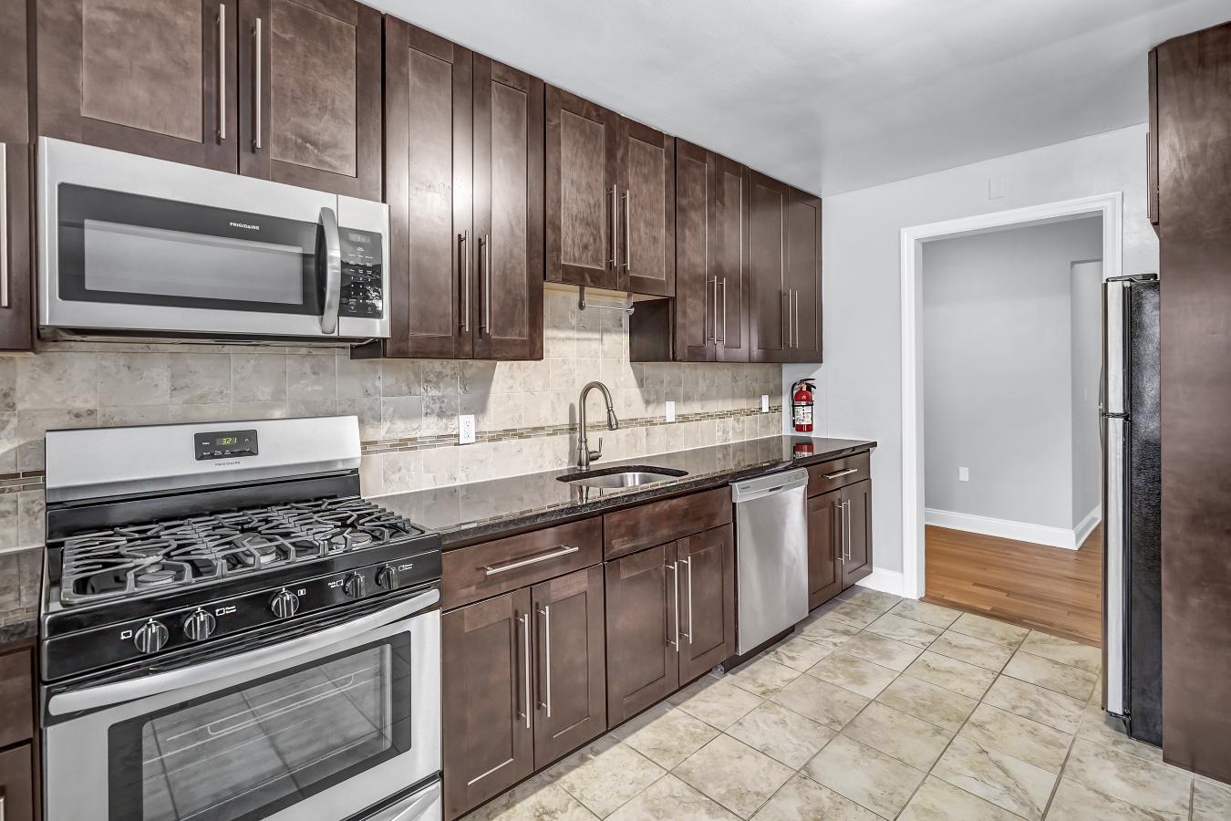 Verona Plaza Apartments Image 5
