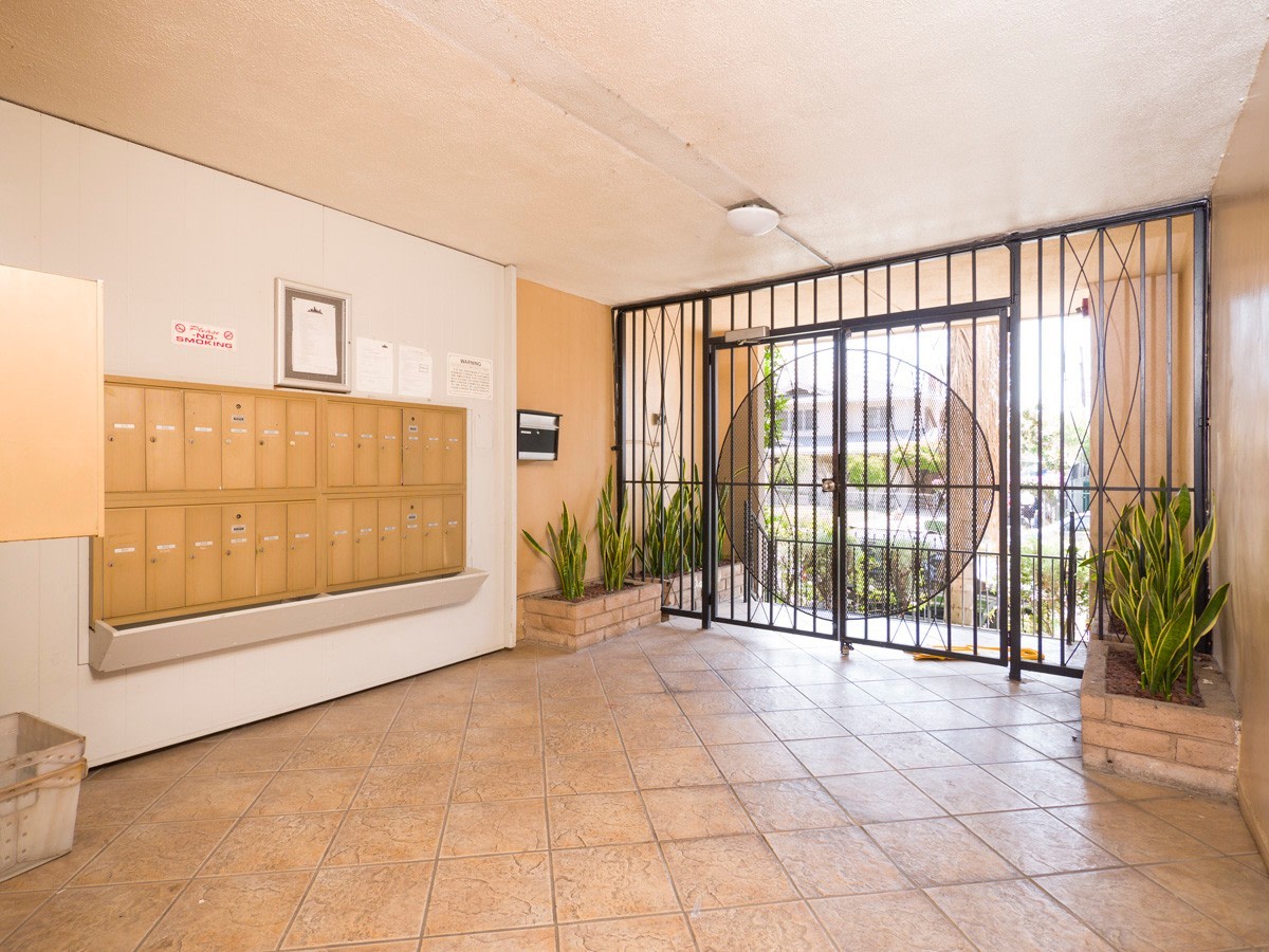 817 S. St. Andrews Pl. Image 1