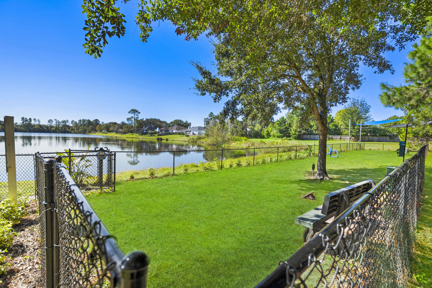 Country Club Lakes Image 16
