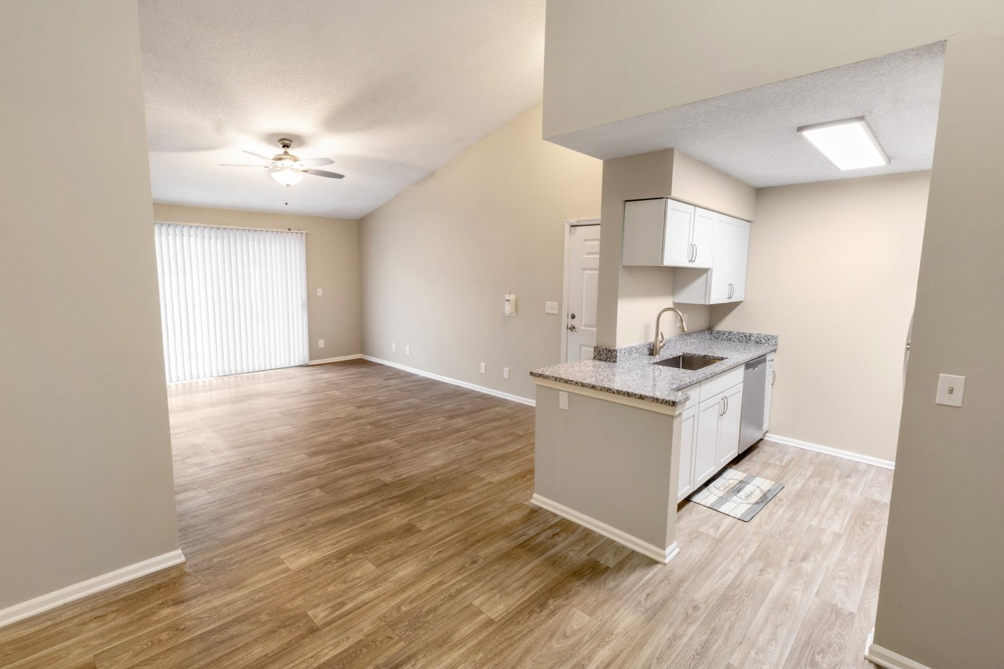 Avery Glen Luxury Apartments Image 9