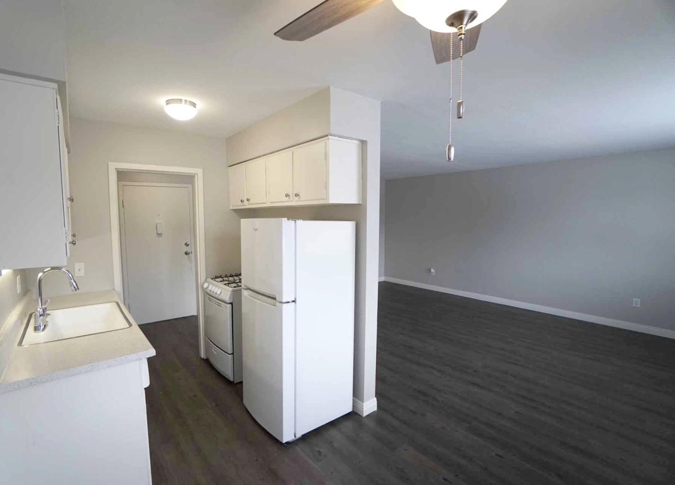 214 Place Apartments Image 3