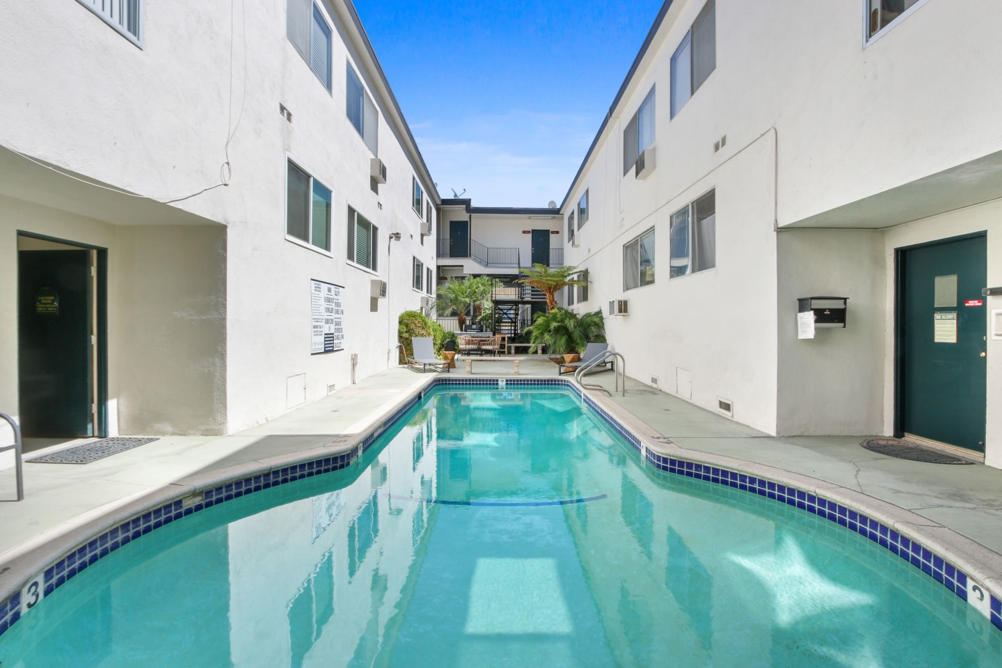 Hollywood Hills Apartments Image 23