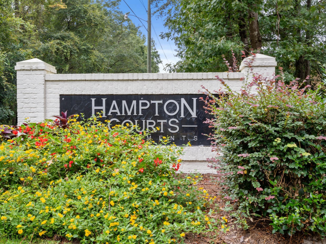Hampton Courts Image 33