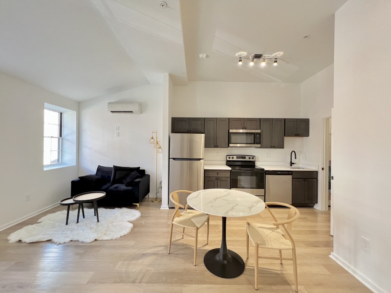 733 W Pratt Image 14