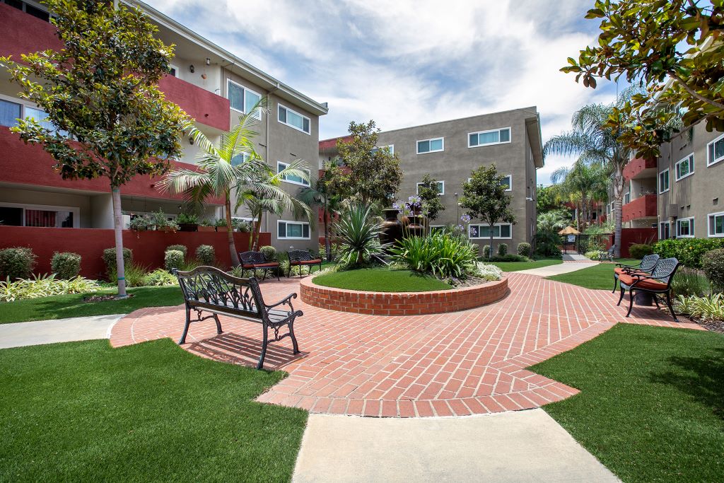 Lombardi Apartments Image 28
